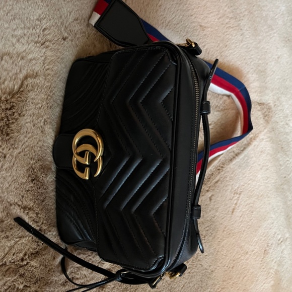 SOLD*** GUCCI Leather Purse - Picture 5 of 5
